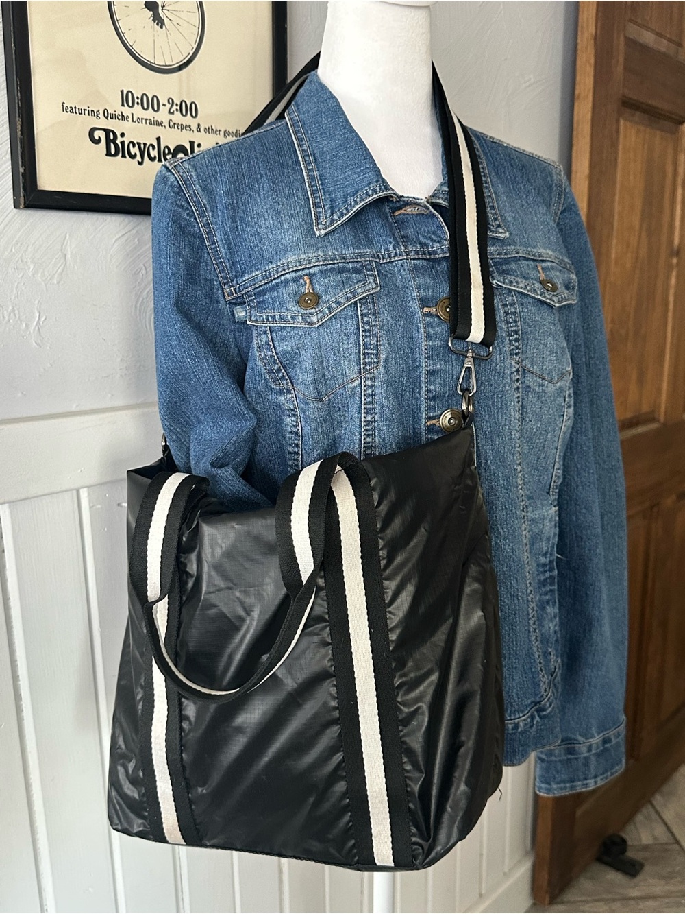 Urban Expressions Black Nylon Tote Bag Model Off Duty Athleisure Weekender